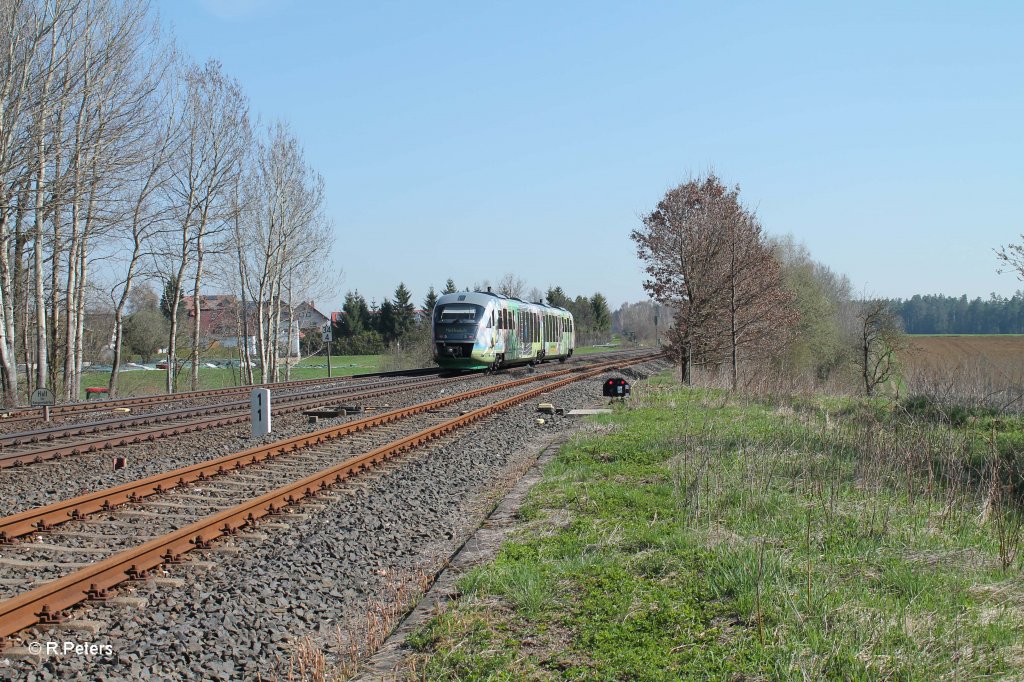 Nachschuss 2 von VT04 als VBG81110 Schwandorf - Marktredwitz bei Schnfeld. 25.04.13