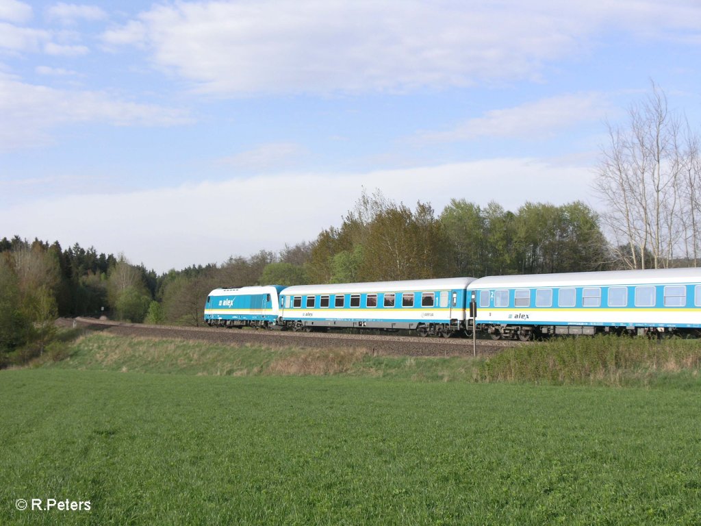 Nachschuss von einer 223 bei Oberteich mit ein Alex nach Hof der mit Versptung fuhr. 26.04.09