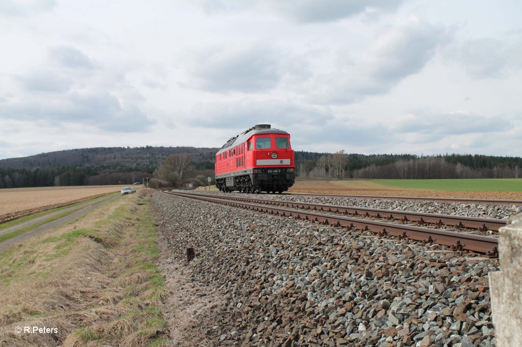 Nachschuss von 232 426-7 bei Oberteich nach Marktredwitz. 17.04.13