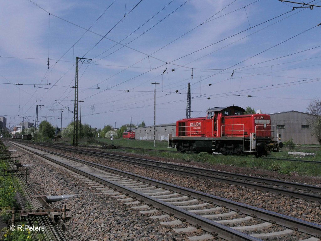 Nachschuss von 294 822-2 beim verlassen von Regensburg Ost. 29.04.10