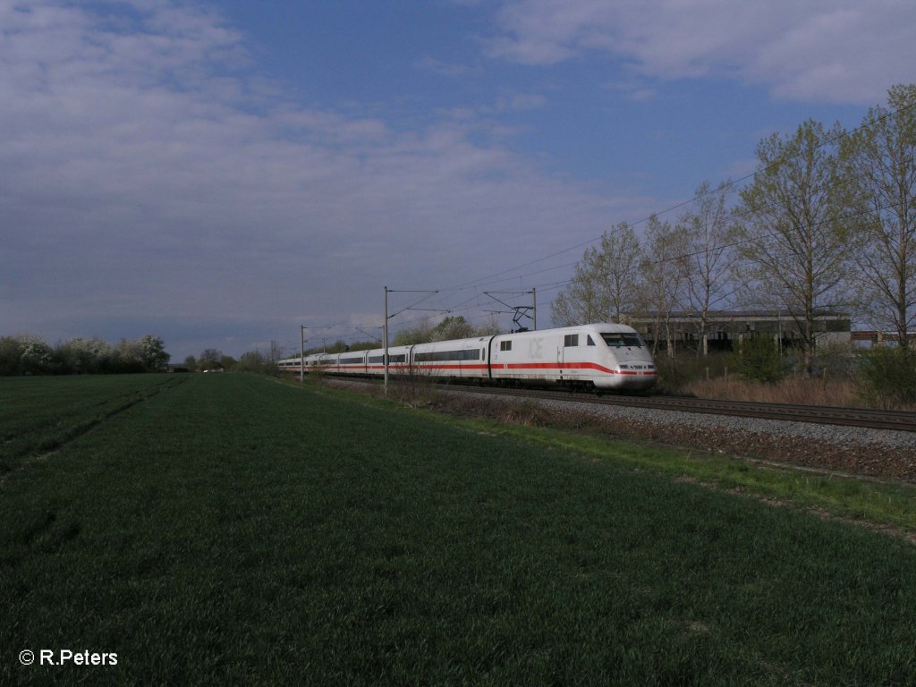 Nachschuss von 401 010-4 „Gelsenkirchen“ als ICE 892 Leipzig – Kiel bei Podelwitz. 16.04.11

