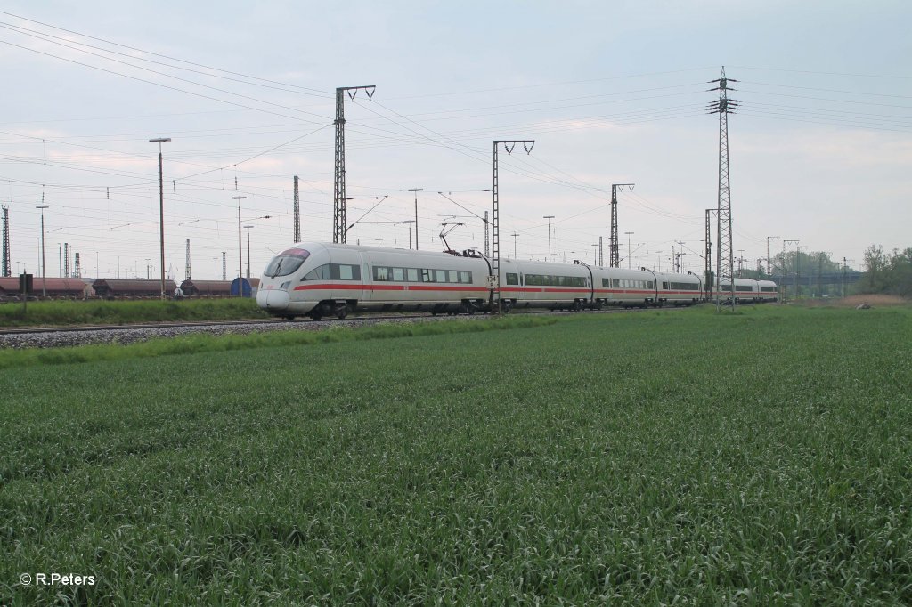 Nachschuss von 411 056  Waren (Mritz)  als ICE21 Frankfurt/Main - Wien bei Regensburg Ost. 09.05.13