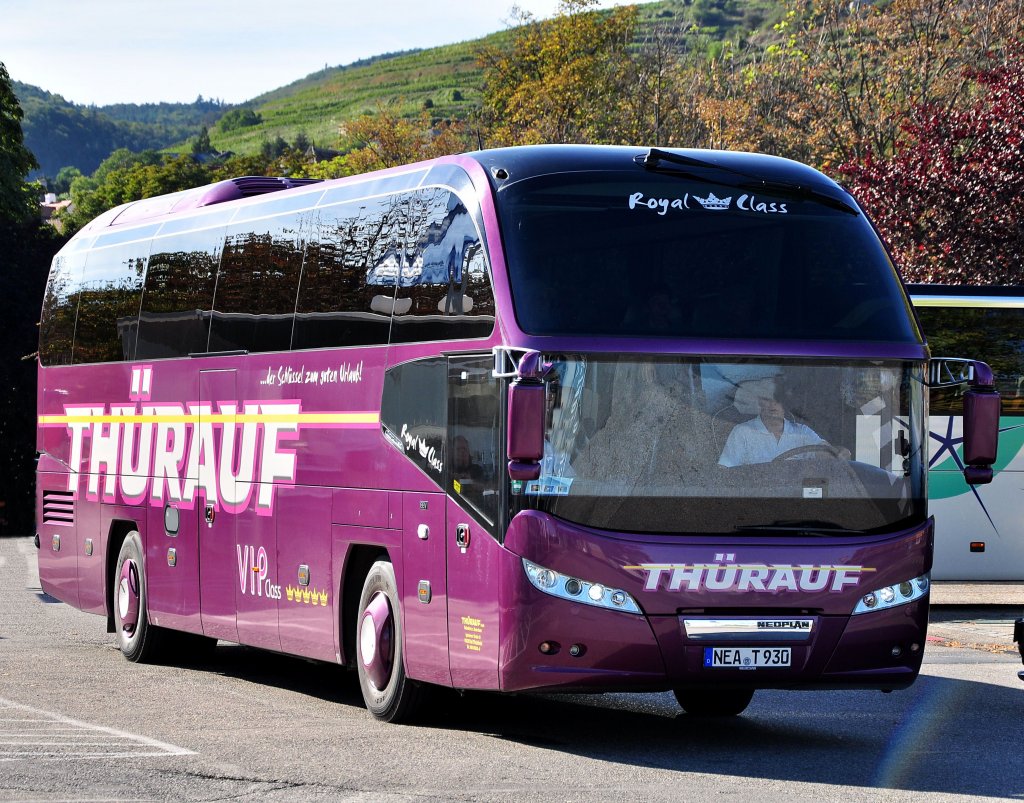 NEOPLAN CITYLINER von THRAUF Reisen aus der BRD am 25.9.2012 in Krems an der Donau gesehen. 