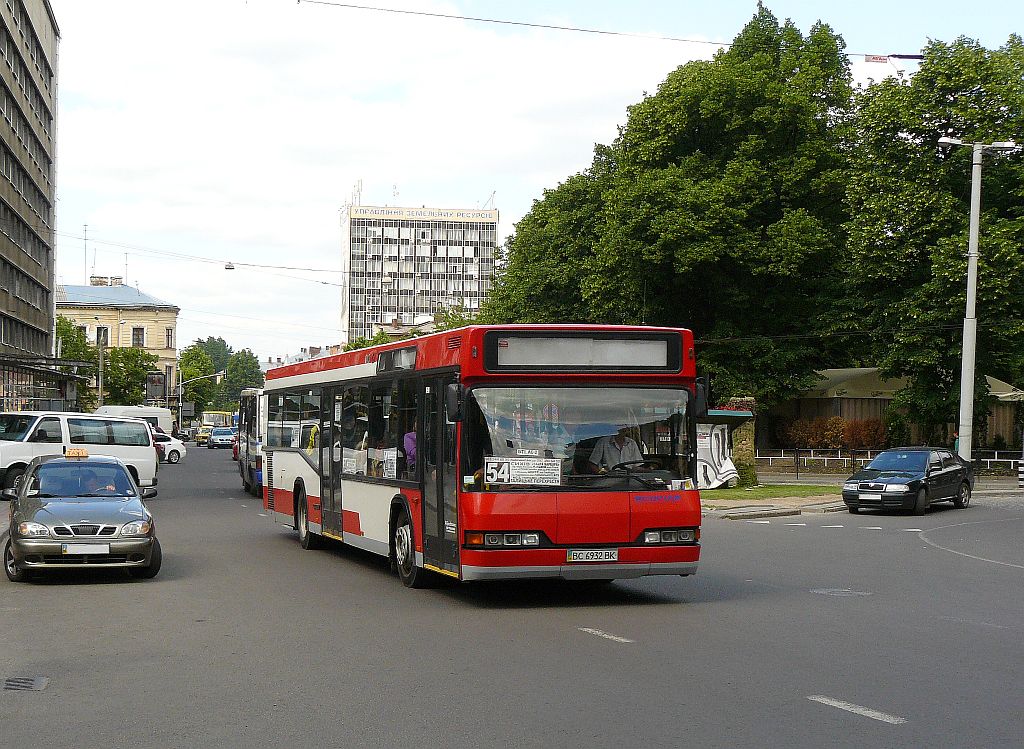 Neoplan N4016 Bus Prospekt Vyacheslava Comovola, Lviv, Ukraine25-05-2012.