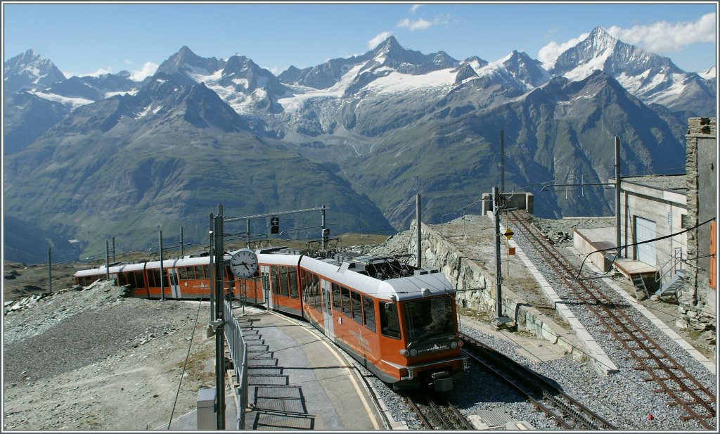 Nicht im Top Licht, aber entgegen dem Wetterbericht (fast) Wolkenlos der Blick von Gornergrat Richtung Westen.
3. August 2012