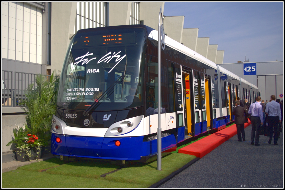 Niederflurstra�enbahn Skoda ForCity RIGA f�r die lettische Stadt Riga auf der InnoTrans 2012 in Berlin