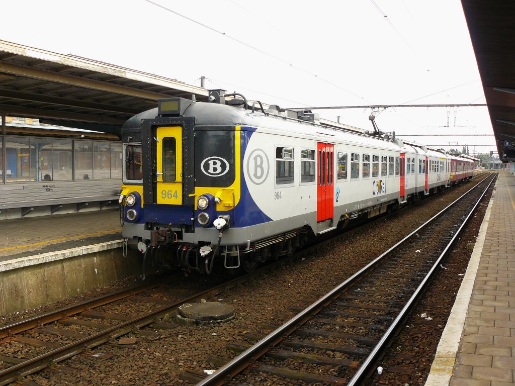 NMBS 964 und 204 in Mons (Bergen) 23-06-2012.

NMBS treinstellen 964 en 204 in Mons (Bergen) 23-06-2012.