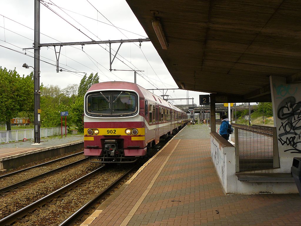 NMBS treinstel MS86 nummer 902. Station Antwerpen Noorderdokken 10-05-2013.