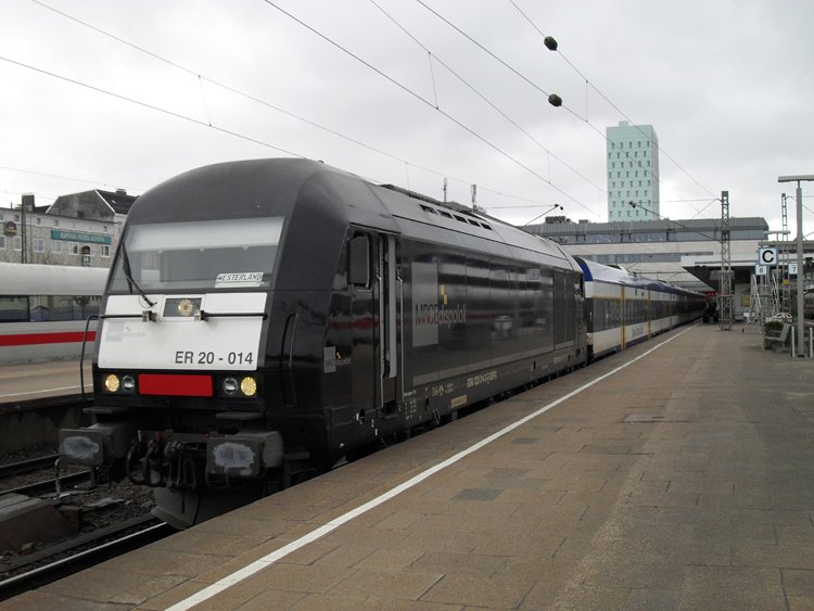NOB80508 von Hamburg-Altona nach Westerland(Sylt)stand am 13.03.10 mit +60 im Bahnhof Hamburg-Altona Grund Streckensperrung zwischen Pinneberg - Elmshorn