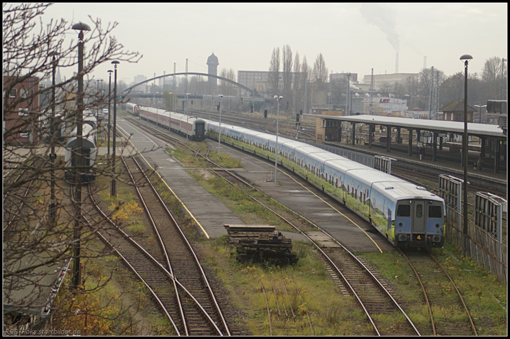 Noch immer stehen die Wagen des EuHoTra-Zuges an der gleichen Stelle im Talgo-Werk (gesehen Berlin Warschauer Stra�e 20.11.2010)