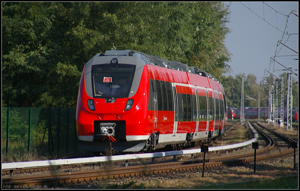 Noch ohne Frontnummer, daf�r aber alles an den Seiten: 442 264-8 f�r die N�rnberger S-Bahn (gesehen Hennigsdorf. Berlin 04.10.2010)