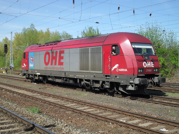 OHE 270081 stand am 02.05.10 im Bahnhof Rostock-Bramow und fuhr spter Richtung Stendal-Niedergrne.Gru an den netten Tf
