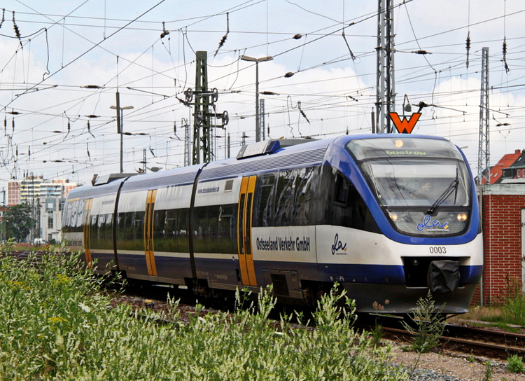 OLA VT 0003(643 110-9)als OLA79763 von Rostock Hbf nach Gstrow kurz nach der Ausfahrt im Rostocker Hbf.(05.07.2011)