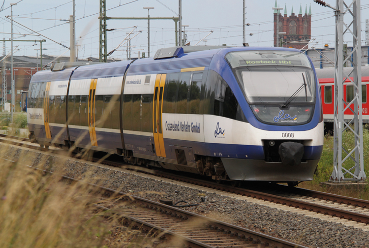 OLA-VT 0008(643 115-8)als OLA79762 Gstrow-Rostock bei der Einfahrt im Rostocker Hbf.(05.07.2011)