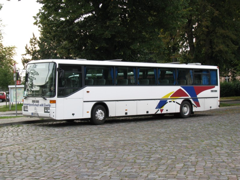 Omnibus MB O 408 der Transportgesellschaft mbH Lewitz am ZOB in Grevesmhlen, von der DB AG zum SEV eingesetzt, wegen Bauarbeiten auf der KBS 175, Streckenabschnitt Grevesmhlen - Bad Kleinen, Grevesmhlen [20.09.2008]