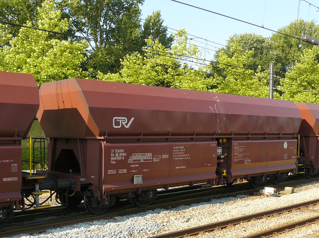 On Rail Falns zelflosser nummer 37 84 6646 069-8 beladen met steenkool. Spoor 6 Dordrecht 18-07-2013.