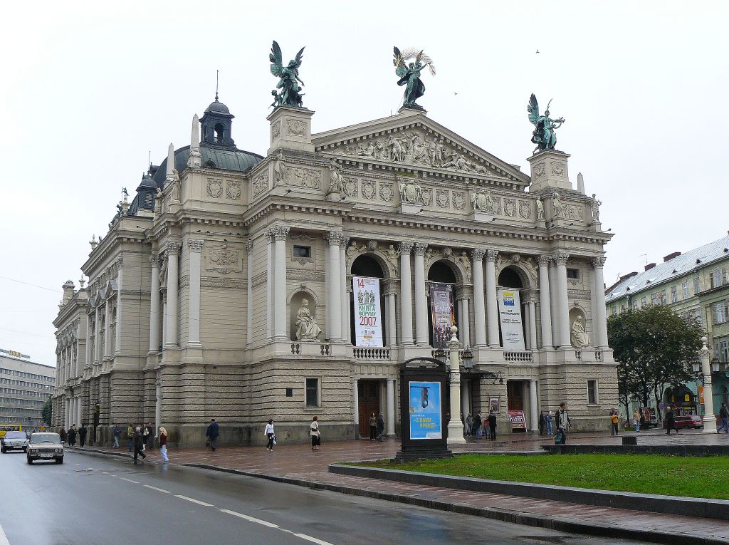 Opernhaus gebaut zwischen 1897 und 1900 Lviv, 13-09-2007.   Opera gebouwd tussen 1897 en 1900 Lviv, 13-09-2007.