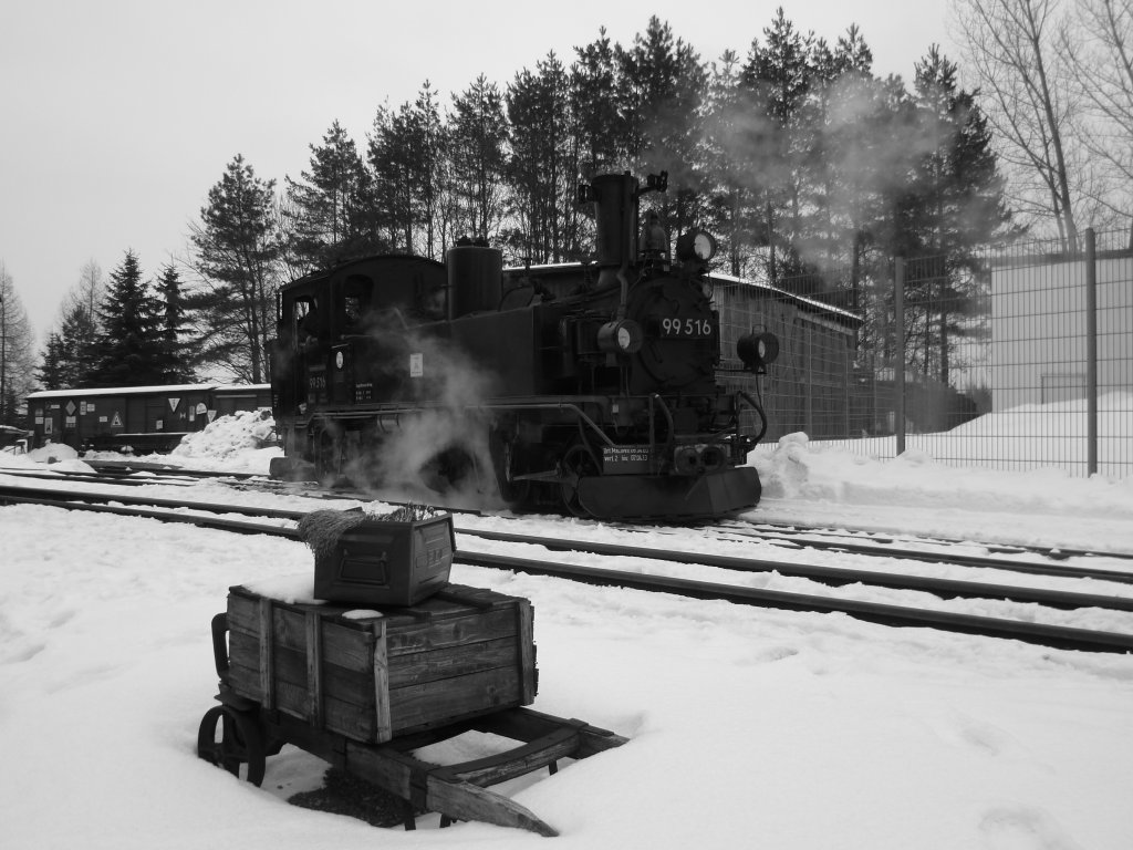 Osterfahrten auf der Museumsbahn Schnheide am 30.03.13 hier vor dem Lokschuppen.
