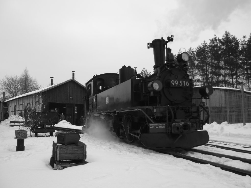 Osterfahrten auf der Museumsbahn Schnheide am 30.03.13, hier vor dem Lokschuppen.
