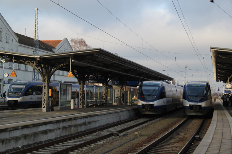 Ostseeland Verkehr Treffen am 19.12.2011 link´s geht es nach Ueckermnde Stadthafen,mitte nach Btzow recht´s ging es dann kurz nach 11 wieder zurck nach Rostock.