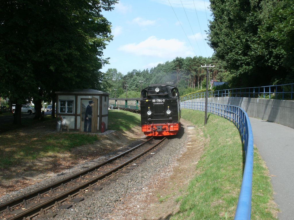 P 223 Binz-Ghren,gezogen von 99 1784,erreichte am 04.August 2013,das Ostseebad Sellin. 