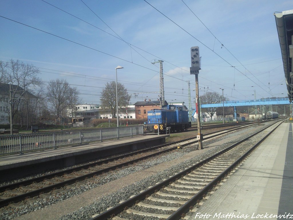 PRESS 346 020-3 (345 213-3) Dieselt gem�tlich aus Mukran in den Bahnhof Bergen auf R�gen am 24.4.13