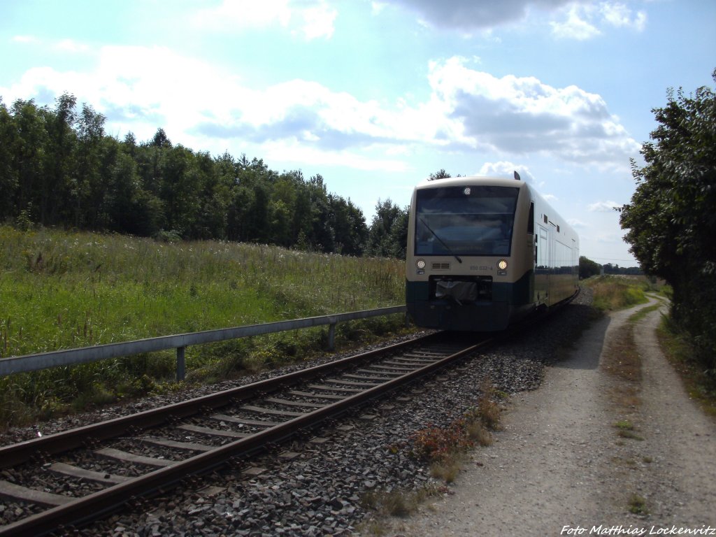 PRESS 650 032-4 als PRE 81264 mit ziel Bergen auf R�gen bei der Einfahrt in Bergen auf R�gen am 10.8.13