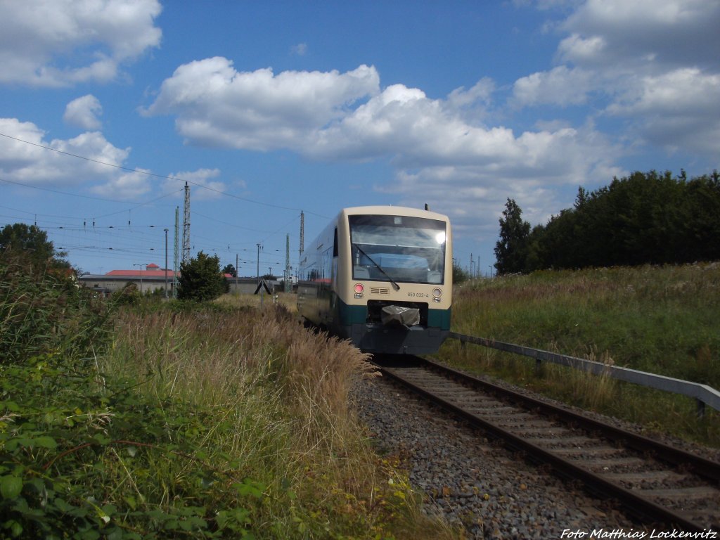 PRESS 650 032-4 als PRE 81264 mit ziel Bergen auf R�gen bei der Einfahrt in Bergen auf R�gen am 10.8.13