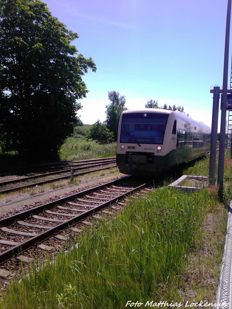 PRESS 650 032-4 bei der Einfahrt in den Bahnhof Bergen auf R�gen am 7.6.13