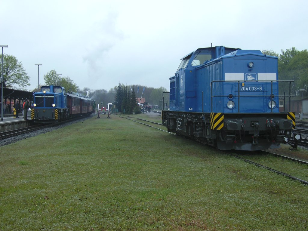 RBB-Diesellok 251 901 und PRESS 204 033 treffen sich am 15.Mrz 2010 in Putbus.