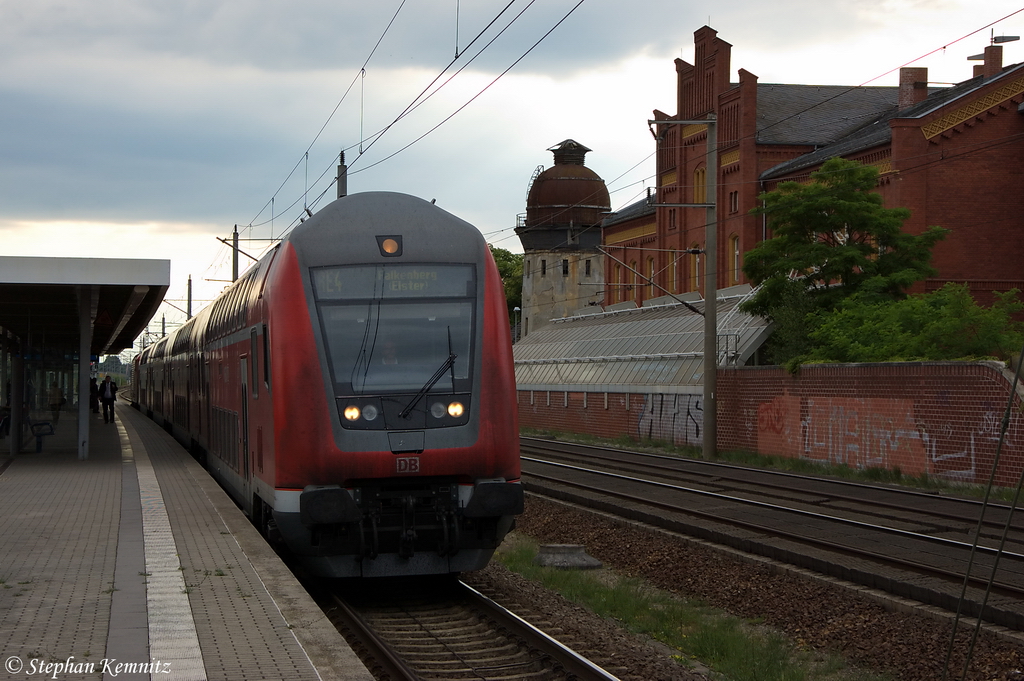 RE4 (RE 92431) von Rathenow nach Falkenberg(Elster) steht in Rathenow und geschoben hatte die 112 105. 11.06.2012