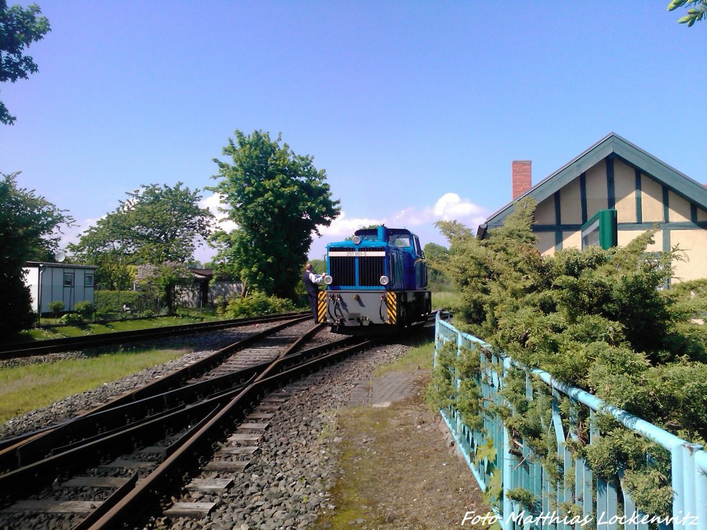 R�BB 251 901 unterwegs zu seinem Pausenstandort im Bahnhof Putbus am 29.5.13