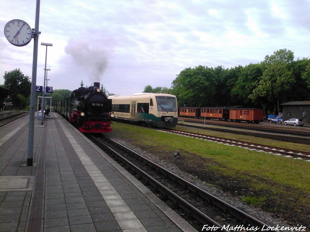 R�BB 99 1781 bei der Einfahrt in den Bahnhof Putbus & PRESS 650 032-4 abgestellt am 2.6.13