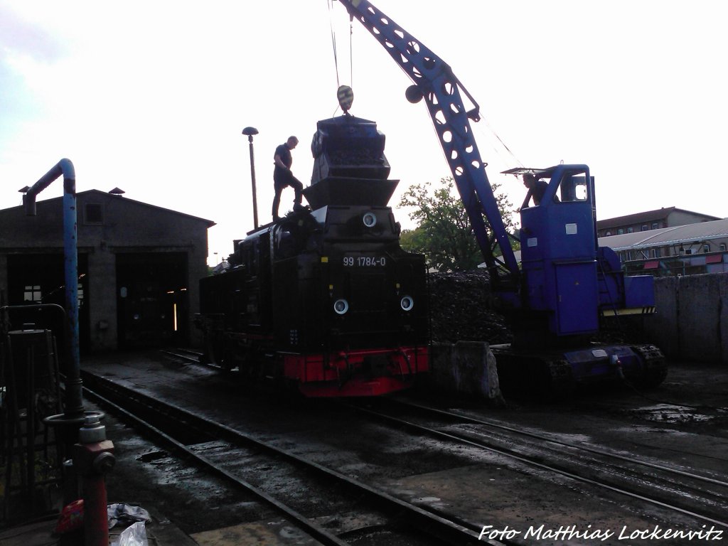 R�BB 99 1784 beim Kohle Bunkern im Kleinbahn BW Putbus am 17.6.13