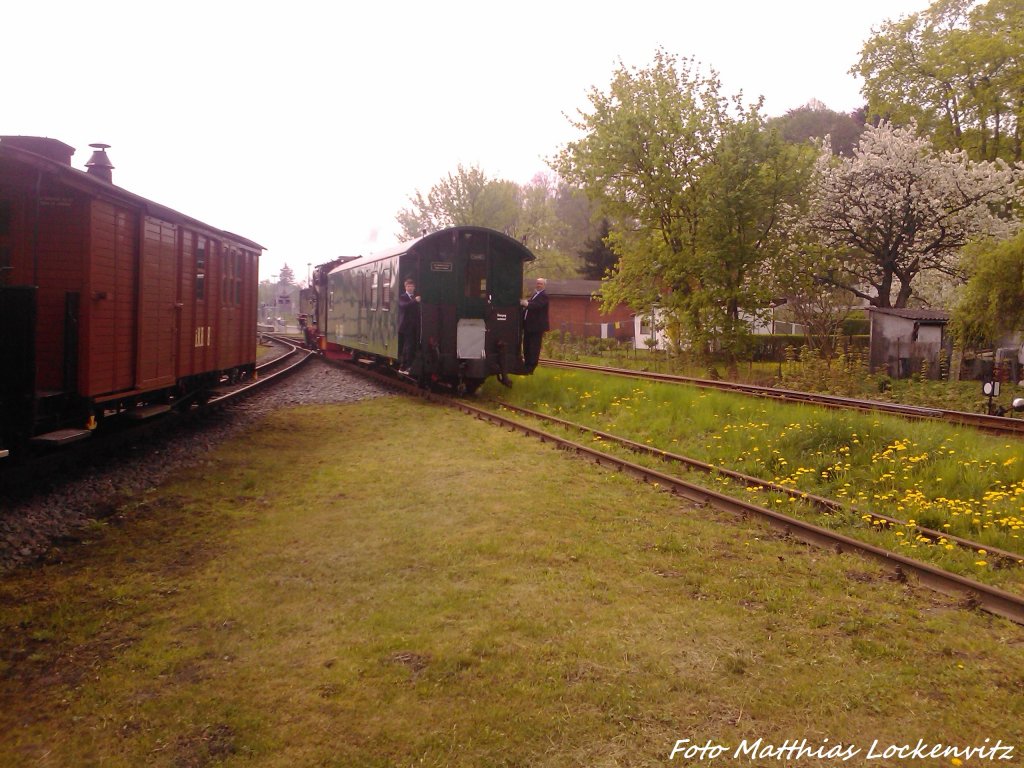 R�BB 99 1784 rangiert den Neuen Fahrradwagen ins Kleinbahnmuseum in Putbus am 10.5.13