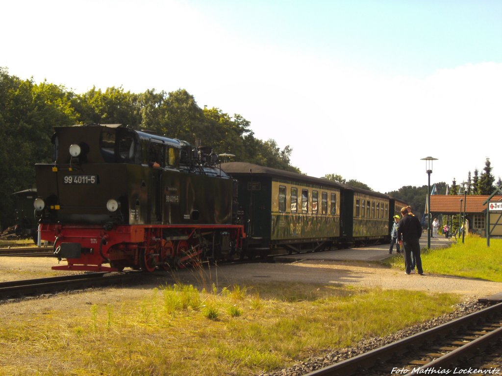 R�BB 99 4011 standte mit dem P103 abfahrbereit nach Ostseebad G�hren im Bahnhof Putbus am 11.8.13