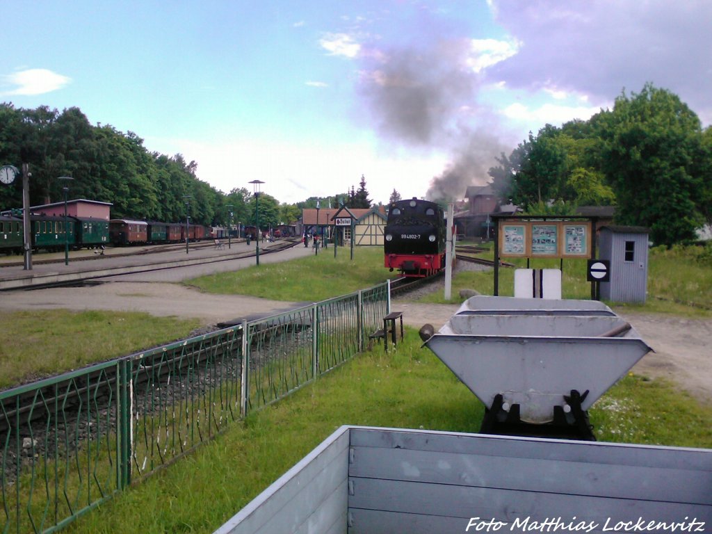 R�BB 99 4802 unterwegs zum Zug im Bahnhof Putbus am 29.5.13
