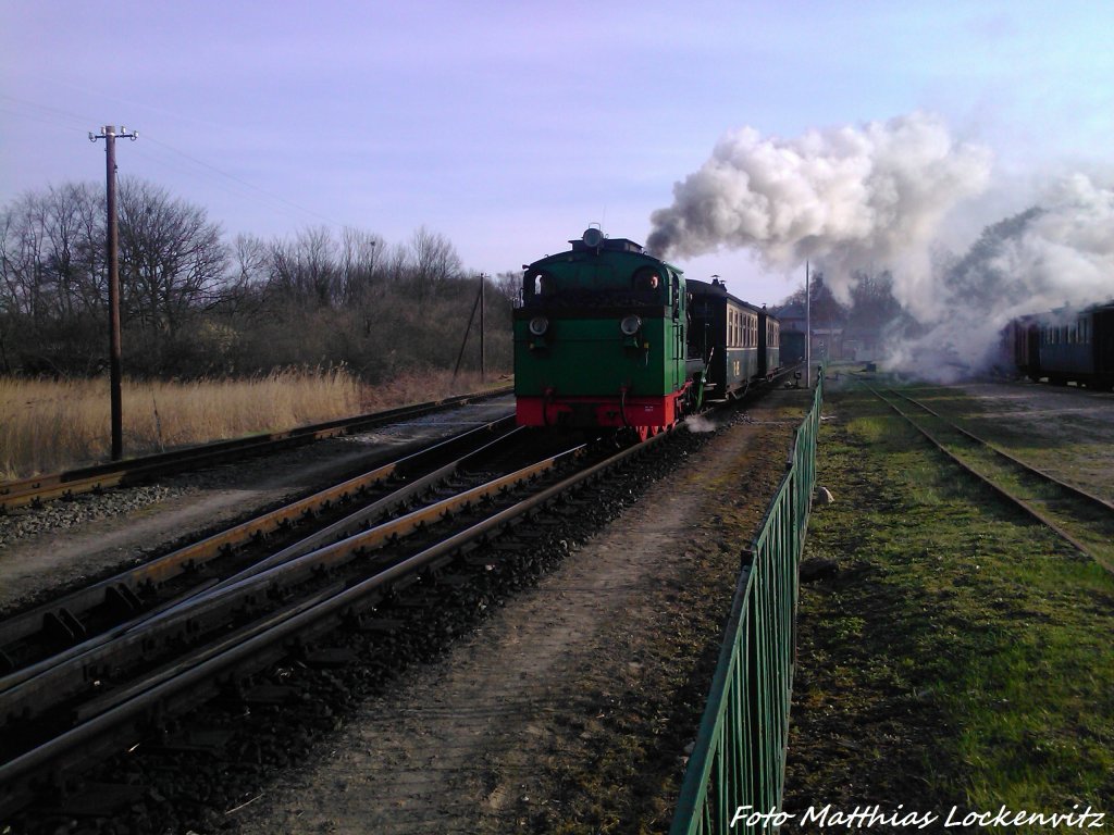 R�BB Mh 53 unterwegs nach G�hren bei der Ausfahrt aus Putbus am 21.4.13