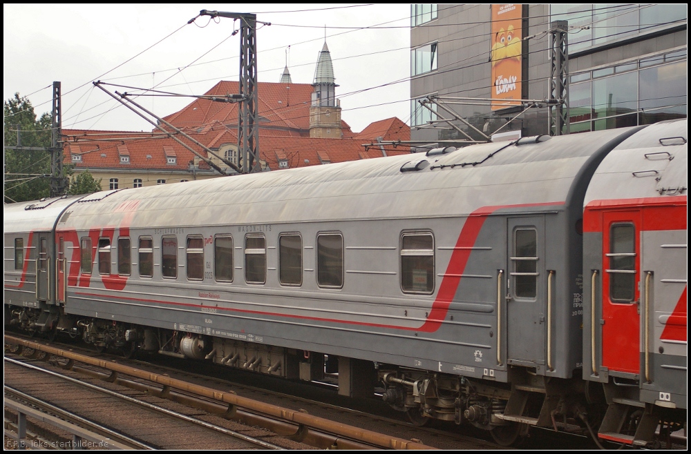 RZD 061 02123 / 622070-30435-5 WLABm in Berlin Alexanderplatz, 14.06.2012
<br><br>
Eingereiht im D 1248 nach Berlin Hauptbahnhof fuhr dieser Schlafwagen der russischen Staatsbahn (RZD)