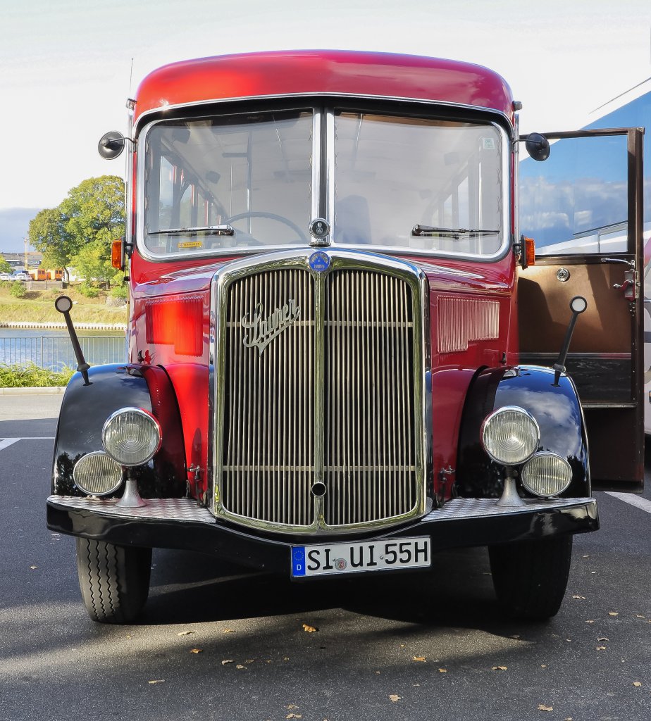Saurer Reisebus in Koblenz am 29.9.2012