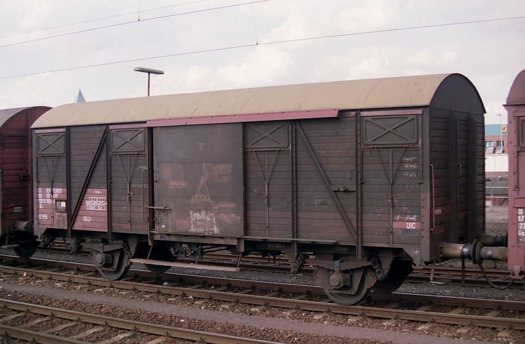 SBB Gs Nummer 01 85 120 0 305-6 Rheine, Deutschland 04-08-1992. Bild und scan: Hans van der Sluis. (Scan von Negativ)

SBB Gs nummer 01 85 120 0 305-6 Rheine, Duitsland 04-08-1992. (gescand negatief)