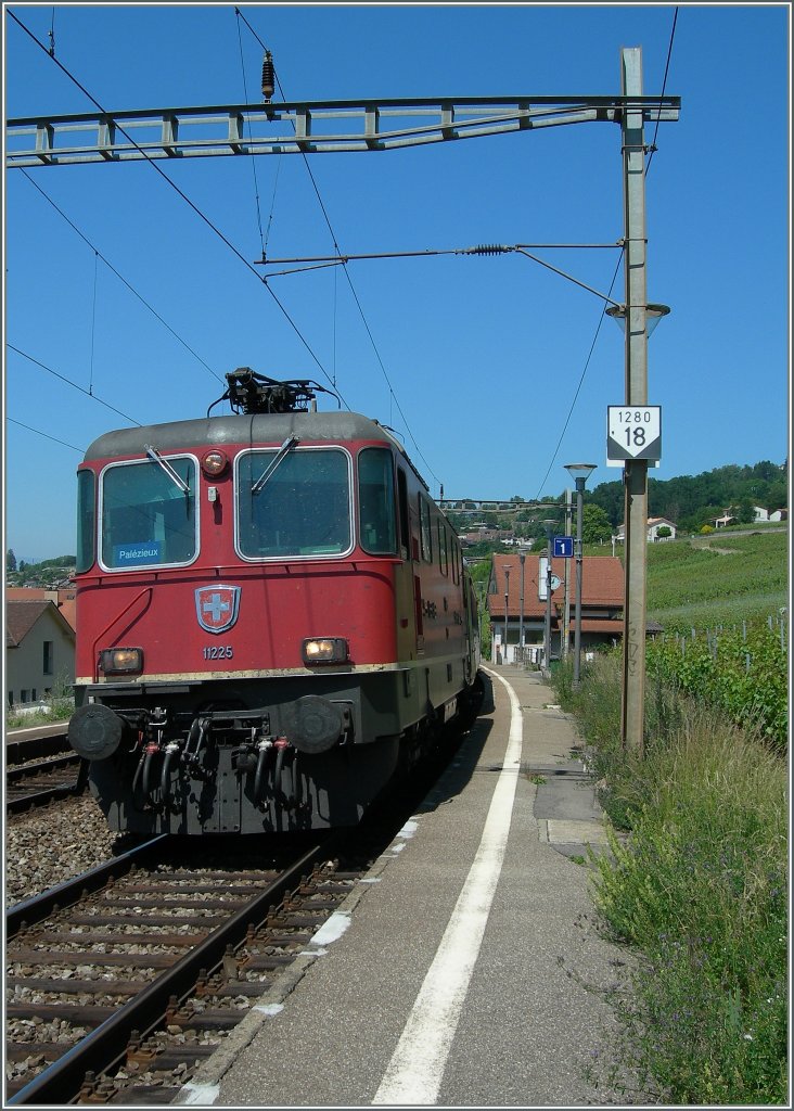 SBB Re 4/4 II 11225 in Bossi�re (Strecke Lausanne-Bern).
25.05.2011
