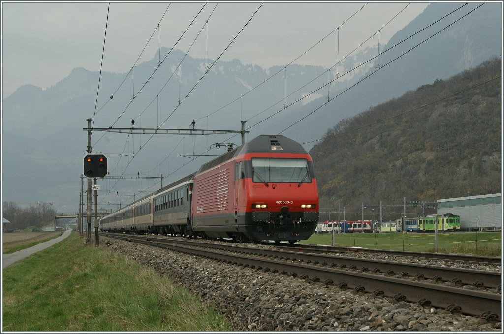 SBB Re 460 000-3 mit einen IR nach Brig kurz nach Aigle. Im Hintergrund ist das TPC Depot zu erkennen.
2. April 2013