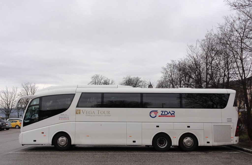 SCANIA IRIZAR von VEGA TOURS aus der CZ im J�nner 2013 in Krems an der Donau.