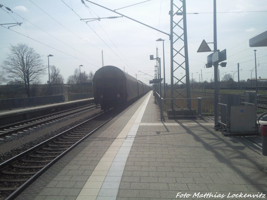 Schlusslicht des G�terzuges mit der DB BR 145 in Bergen auf R�gen am 24.4.13