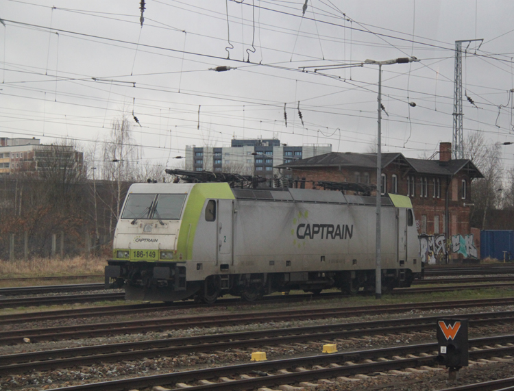 Seltene Gste im Rostocker Hbf Captrain 186-149-1 wartet auf ihren nchsten Einsatz.20.01.2012 
