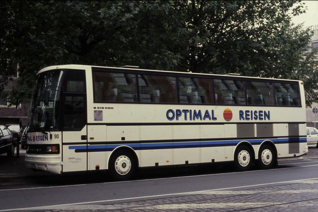 Setra 215 HDH der des Reiseunternehmen Optimal aufgenommen
in Bremen am 14.8.1990.