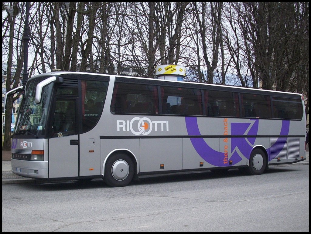 Setra 315 HD von Ricotti aus Italien in Berlin.  
