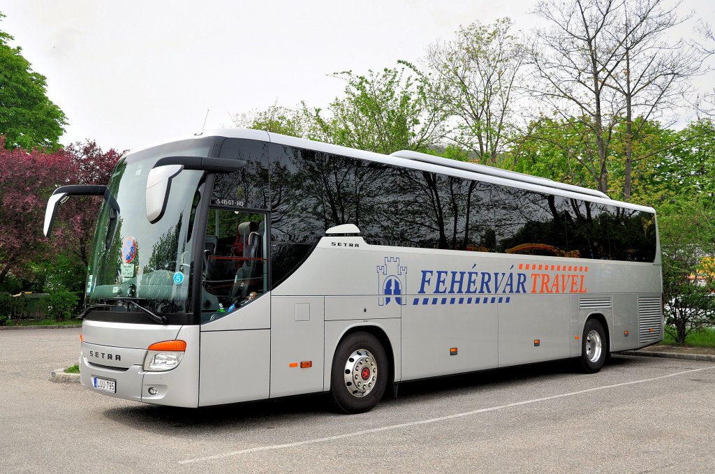 SETRA 415 GT-HD von FEHERVAR Travel aus Ungarn am 27.4.2013 in Krems an der Donau.