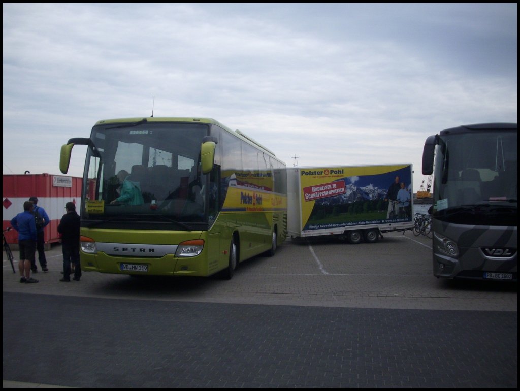 Setra 415 GT-HD von Wricke-Touristik aus Deutschland mit H�nger im Stadthafen Sassnitz.
